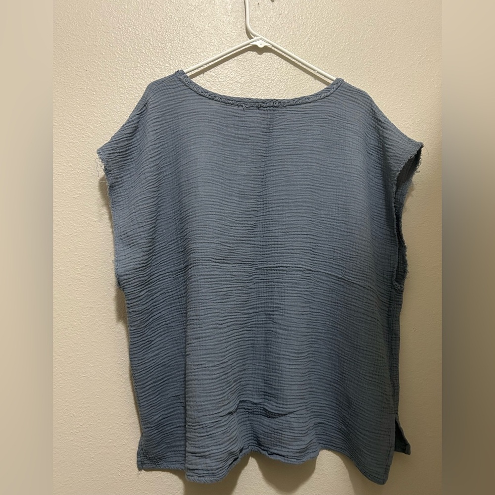 T Tahari Woman Extended Shoulder Crewneck Woven Gauze Blouse
Crinkle Side Slit - Picture 3 of 6